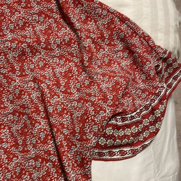 Max Studio - Red, White, & Black Floral Design Blouse - 1/2 Sleeve - Small - Picture 4 of 8